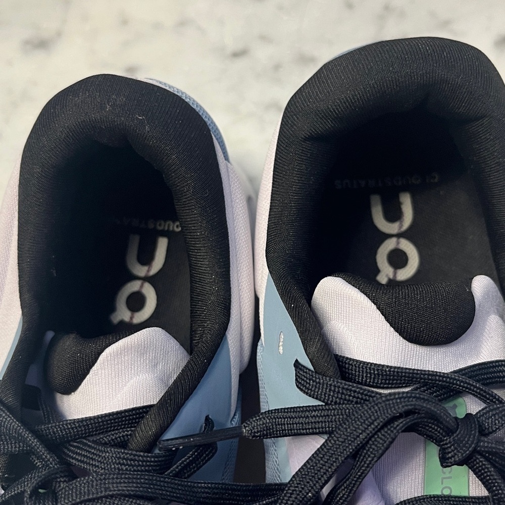 On Running Cloudstratus 3 Size 9.5 NEW - Picture 11 of 15